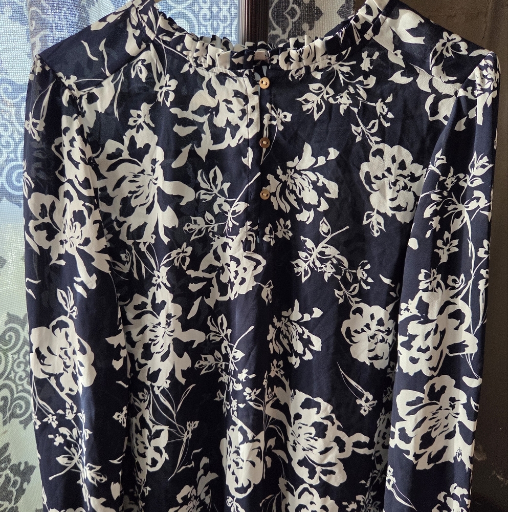 LOFT Monochrome Floral Blouse